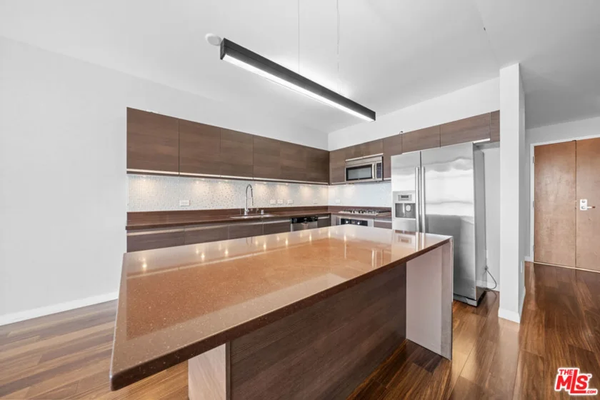 3785 Wilshire Boulevard #1709 photo 31