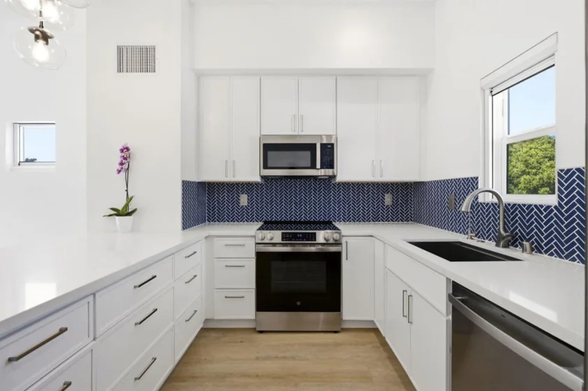 2055 S El Camino Real photo 4