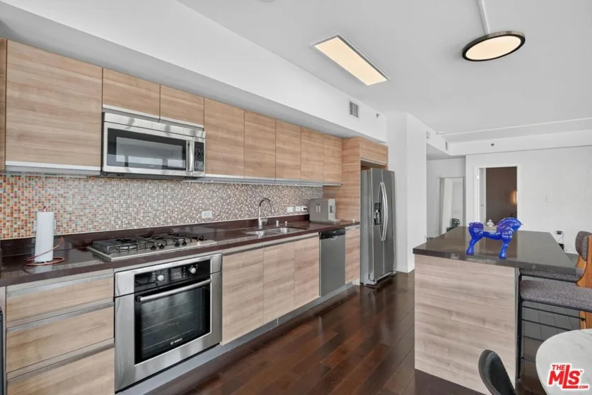3785 Wilshire Boulevard #1212 photo 35