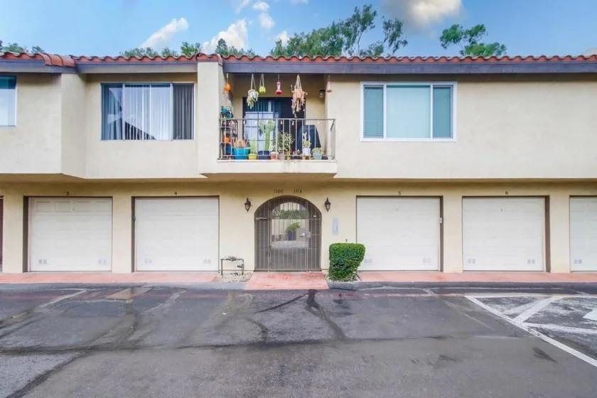 1102 Grape Street photo 1