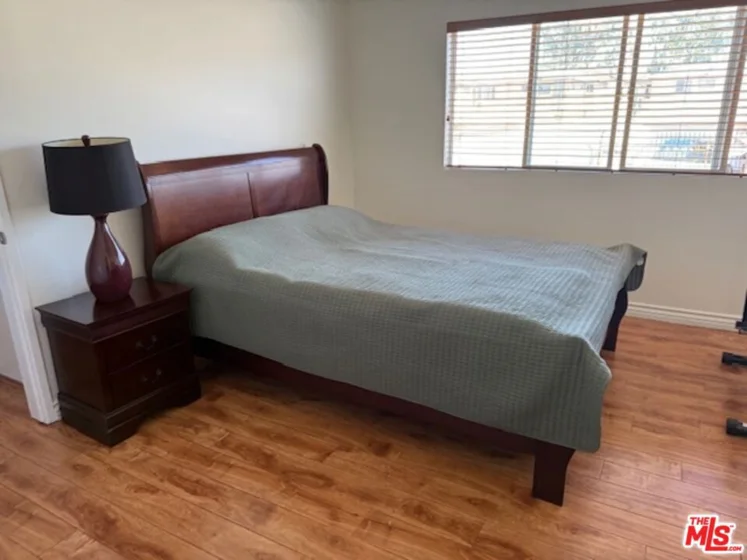 6342 Morse Avenue #205 photo 4