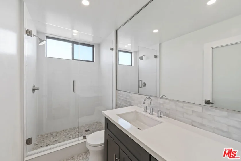 8568 Burton Way #301 photo 20