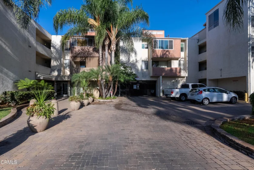5325 Newcastle Avenue #126 photo 31