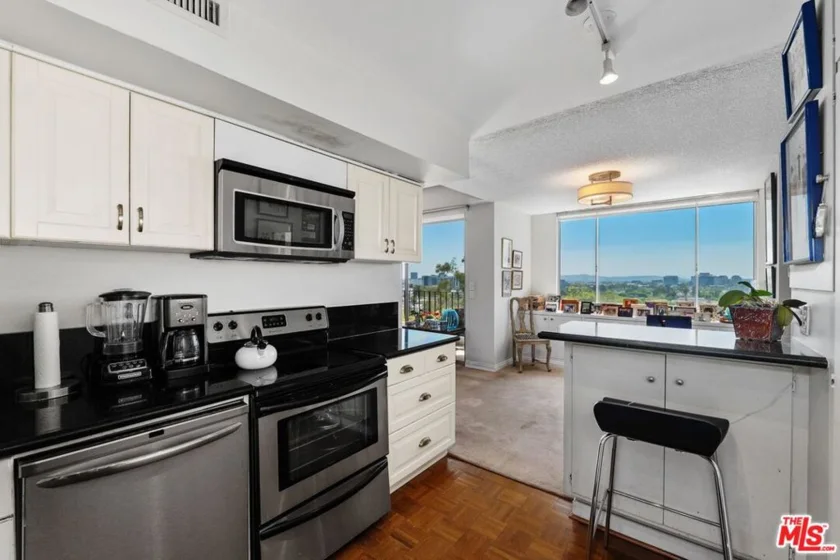 818 N Doheny Drive #606 photo 12