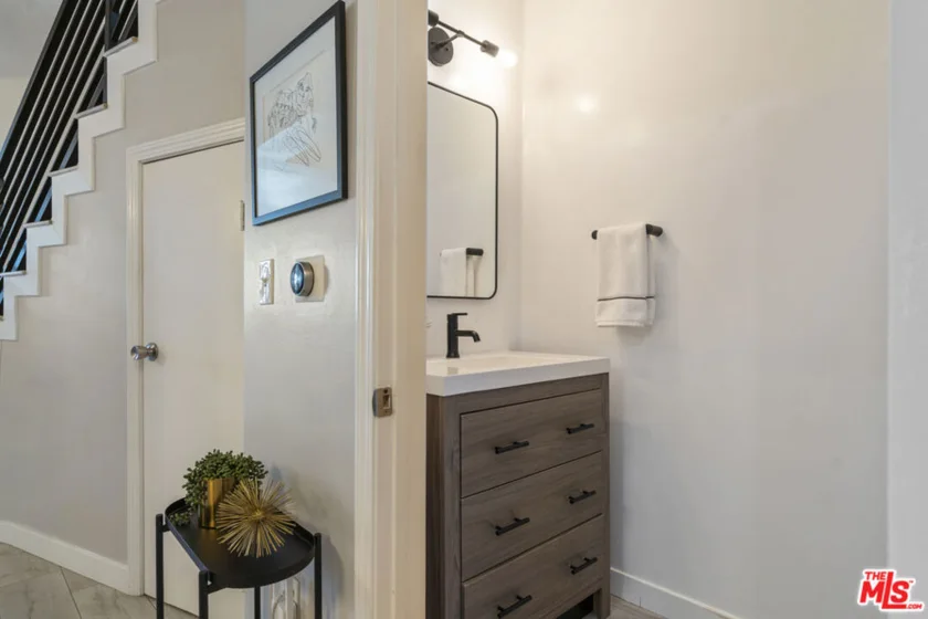 5848 W Olympic Boulevard #102 photo 17