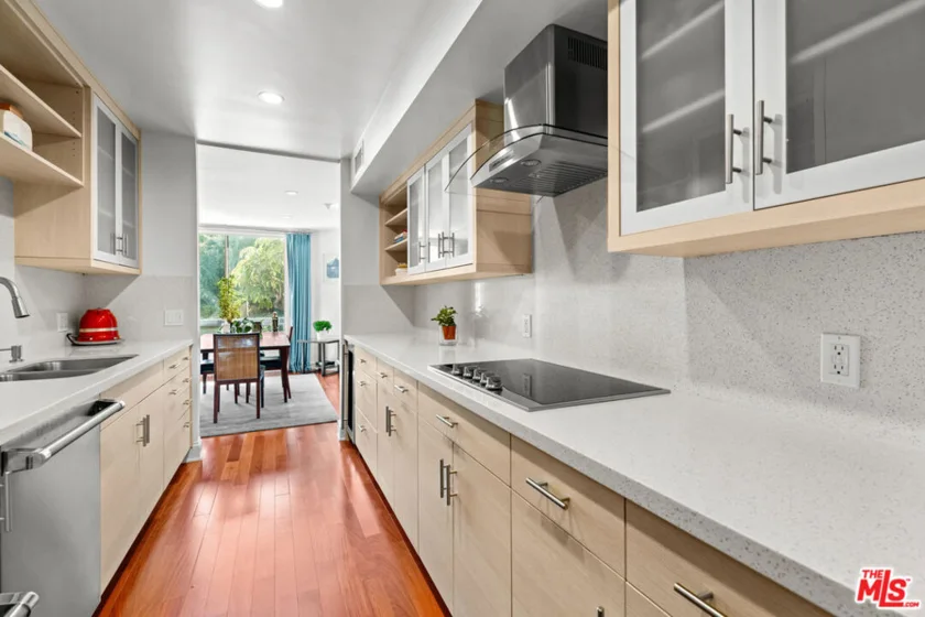 851 N Kings Road #102 photo 9