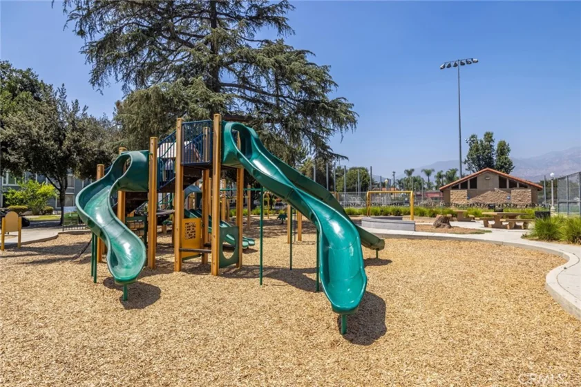 431 N Los Robles Avenue #2 photo 22