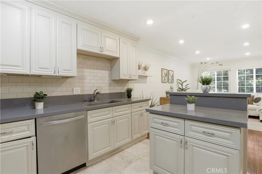 4189 Vineland Avenue #111 photo 4