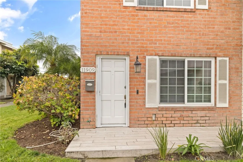 11909 Lilac Way photo 1