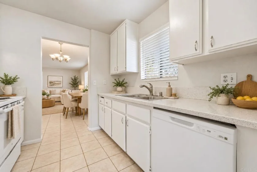 655 Beverly Place photo 6