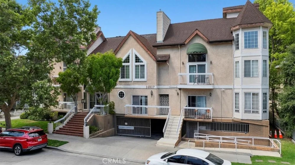 14937 Dickens Street #209 photo 1