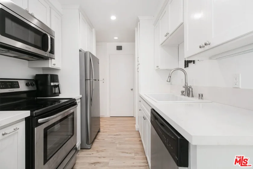 525 N Sycamore Avenue #301 photo 9
