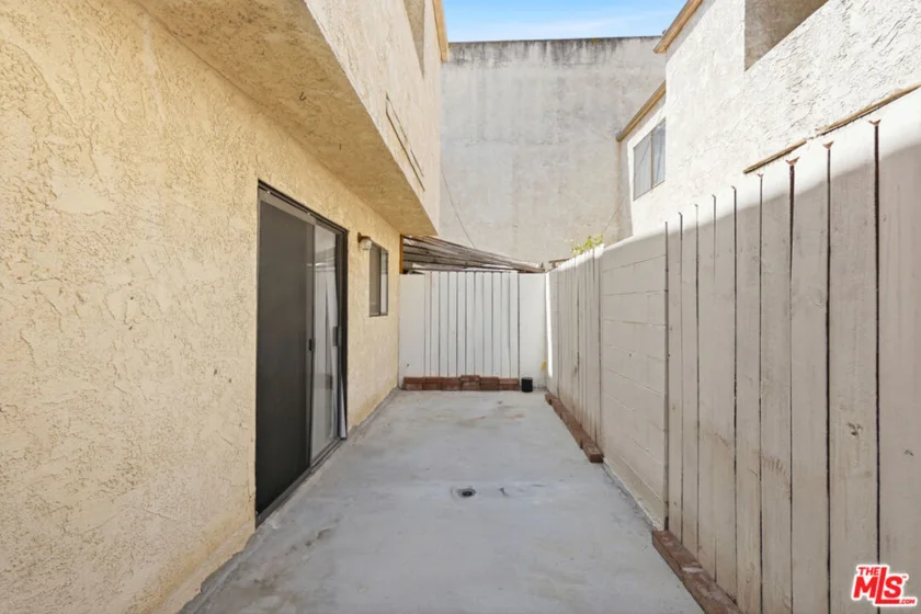 14937 Sherman Way #2 photo 26