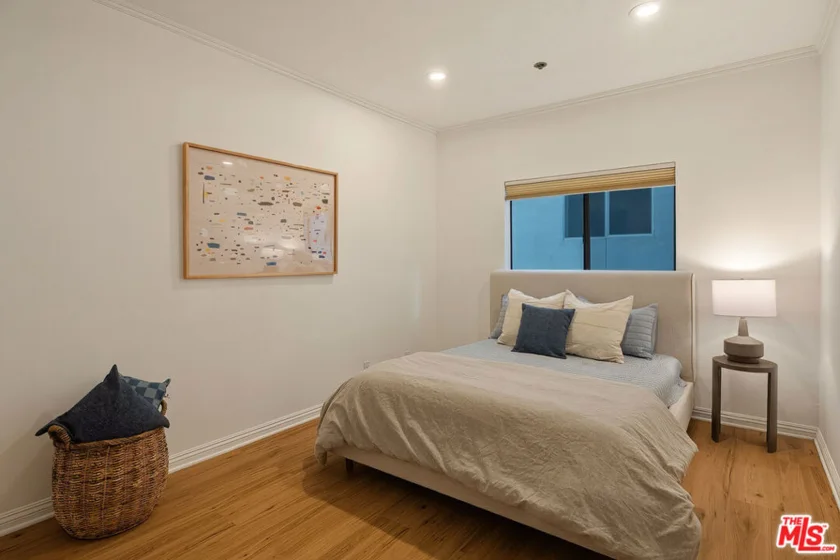 621 S Barrington Avenue #110 photo 12