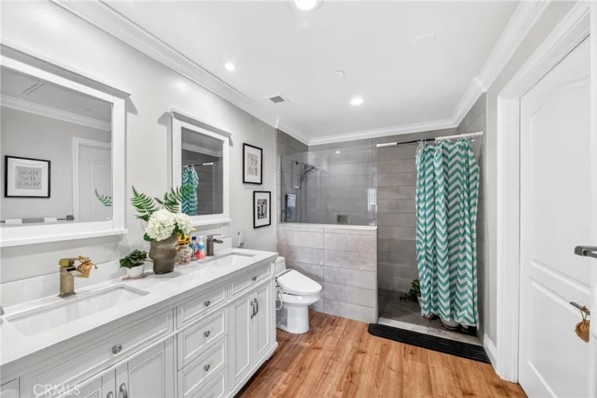 944 S Serrano Avenue #306 photo 22