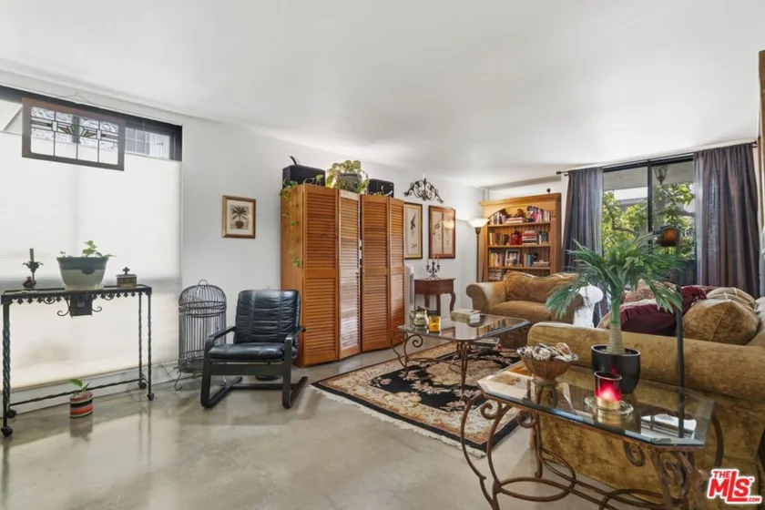 906 N Doheny Drive #221 photo 4