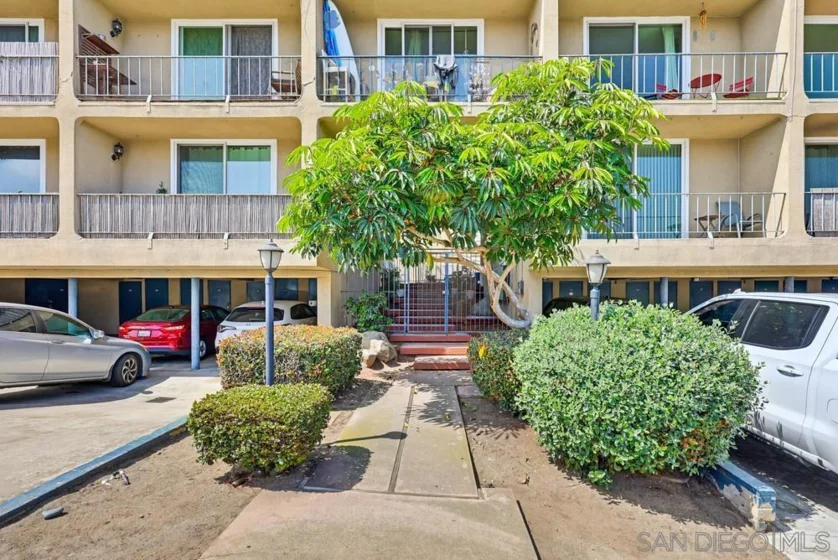 4477 Mentone Street Unit 105 photo 40