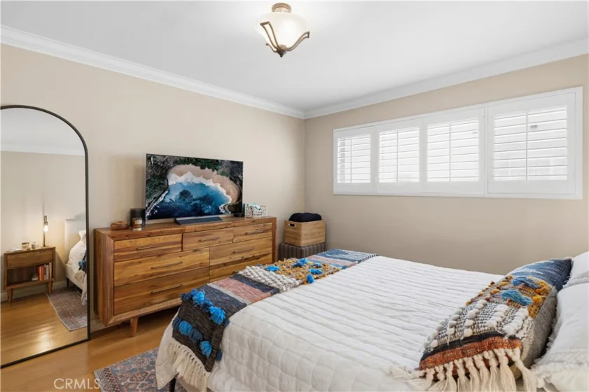 1154 S Barrington Avenue #213 photo 6