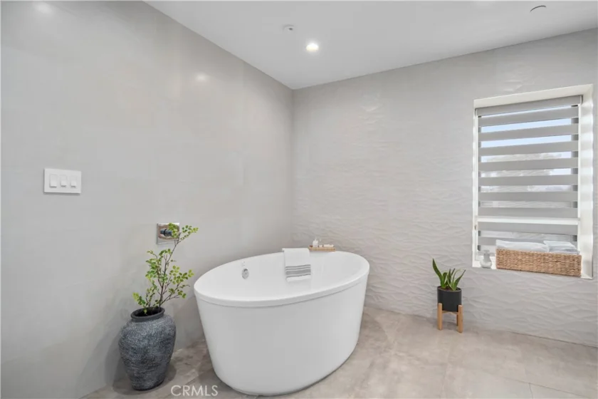 14157 Tiara Street #101 photo 29