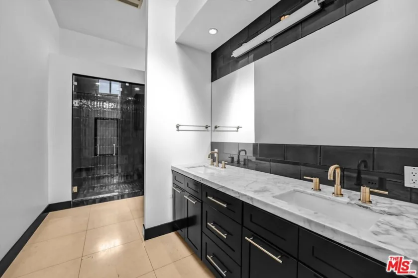 9025 Keith Avenue #302 photo 19