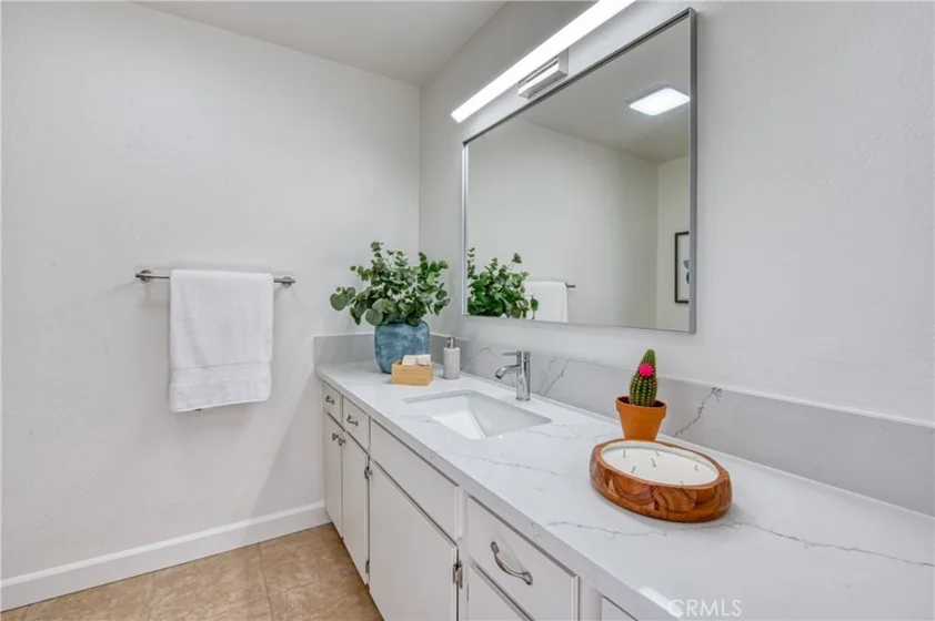 221 S Oak Knoll Avenue #202 photo 17