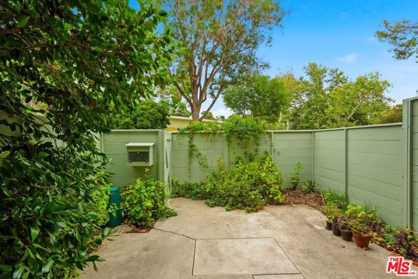 5327 Village photo 4