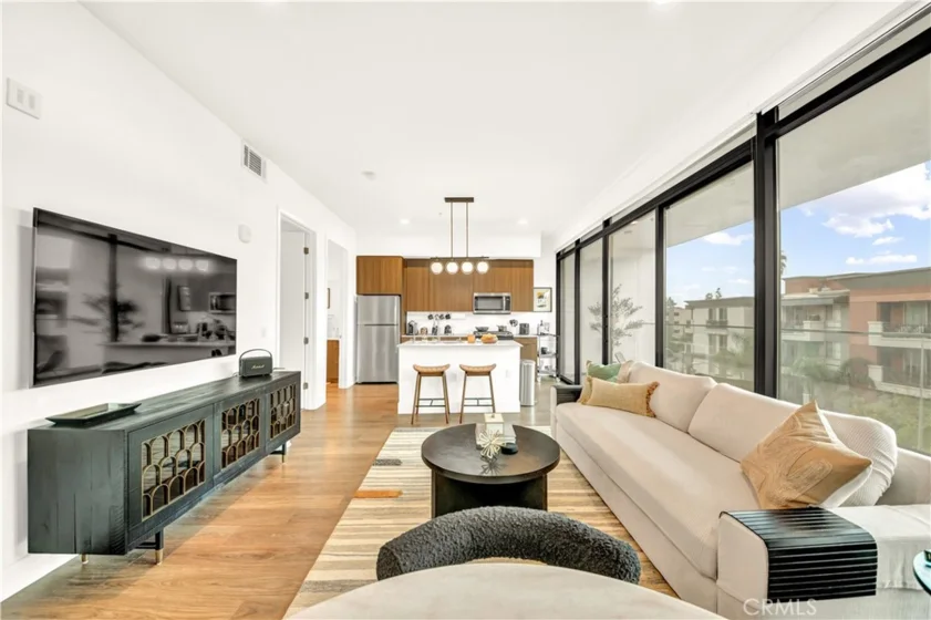 709 E Walnut Street #415 photo 2