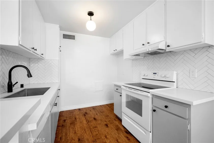 4558 Willis Avenue #203 photo 12