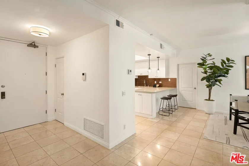 621 S Barrington Avenue #110 photo 6