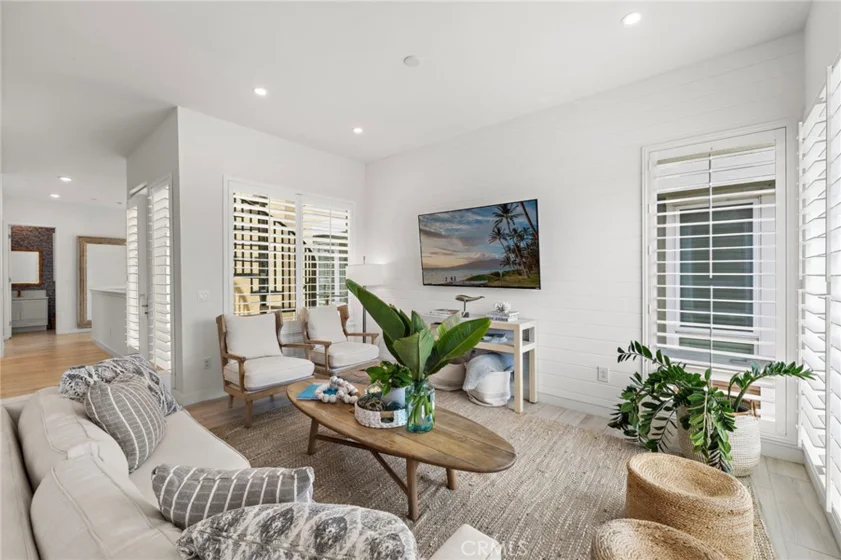 2046 Doheny Way photo 34