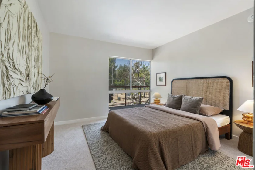 330 S Barrington Avenue #201 photo 15