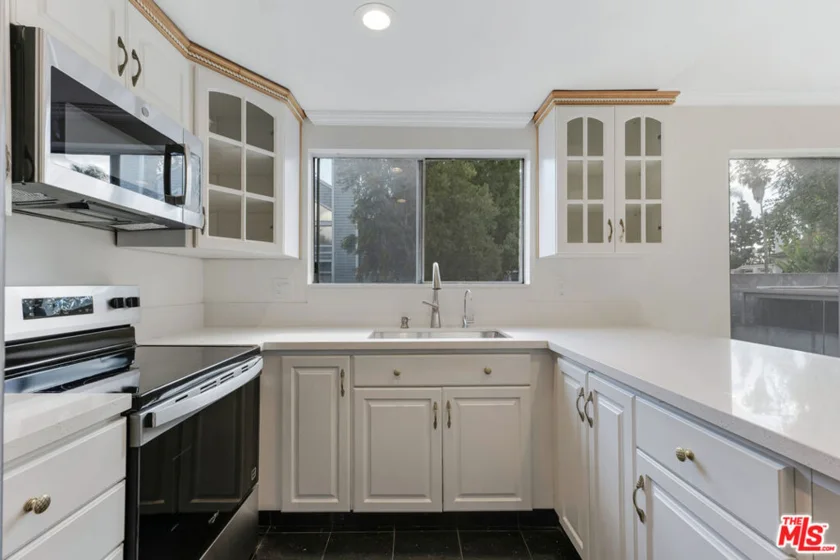 18316 Hatteras Street #21 photo 5