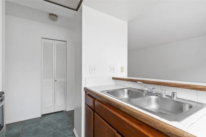1507 S Raitt photo 18