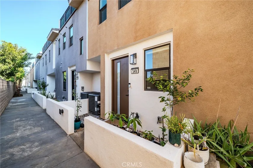349 S Cypress Street photo 2