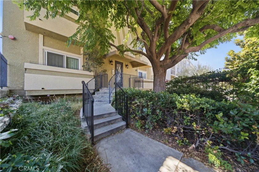1554 N Hobart #2 photo 24