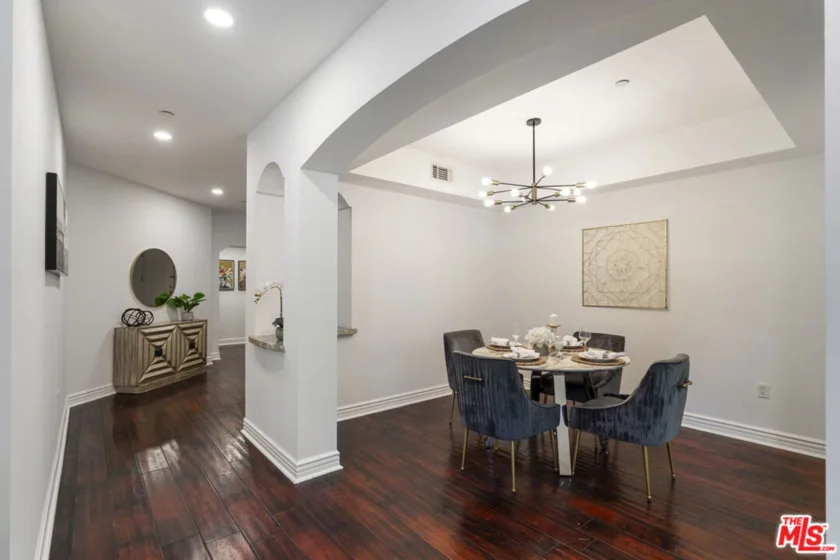 5057 Maplewood Avenue #202 photo 5