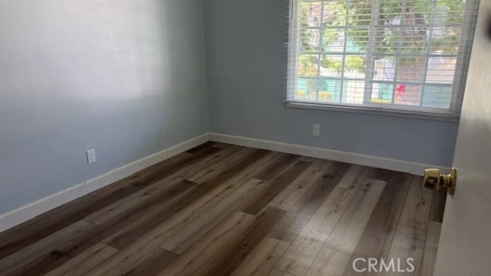 8188 Glengarry photo 33