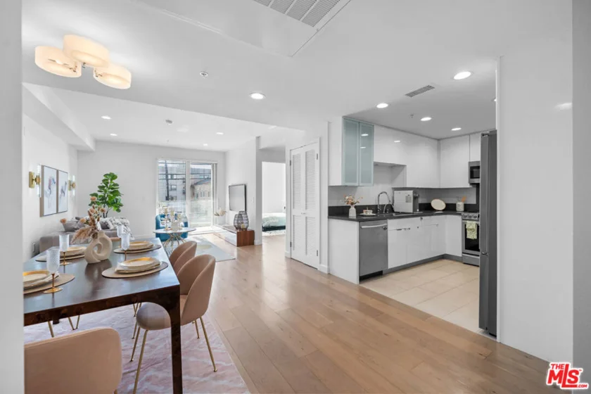 105 S Mariposa Avenue #204 photo 18
