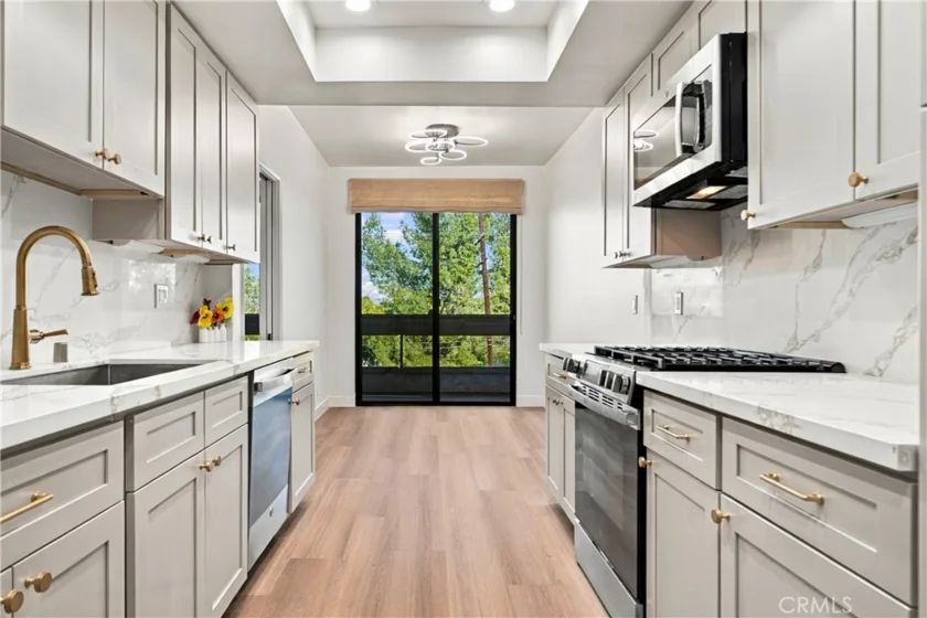 17140 Burbank #207 photo 9