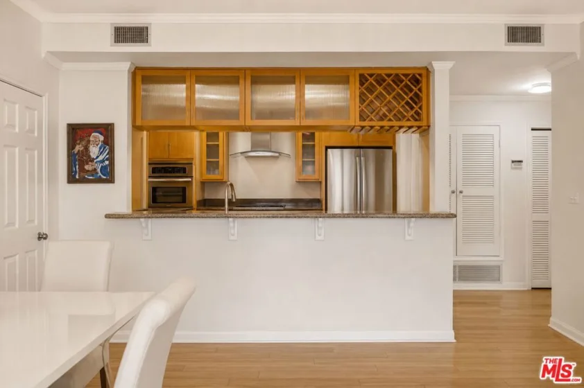 104 S Hayworth Avenue #103 photo 17