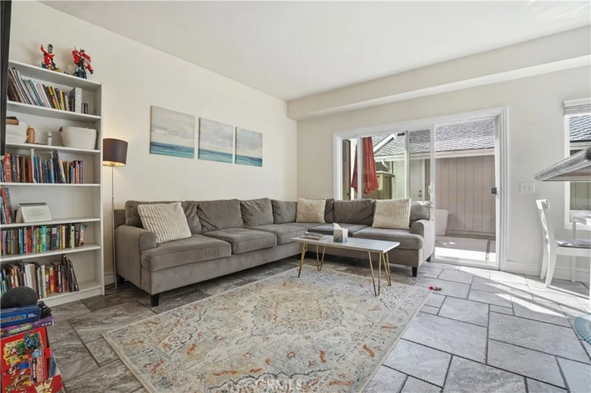 48 Monroe photo 11