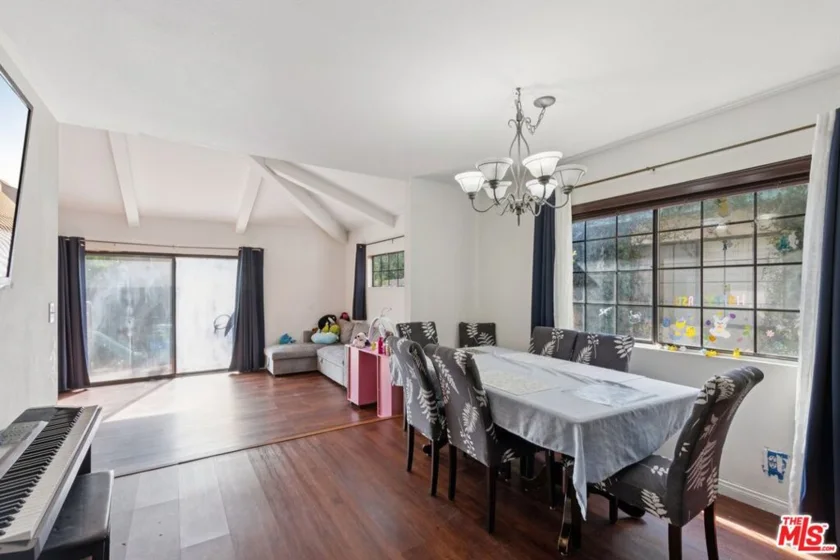 18424 Keswick Street #12 photo 4