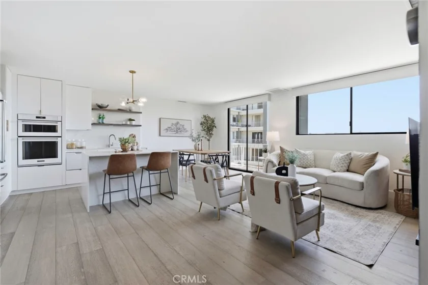 100 S Doheny #707 photo 2