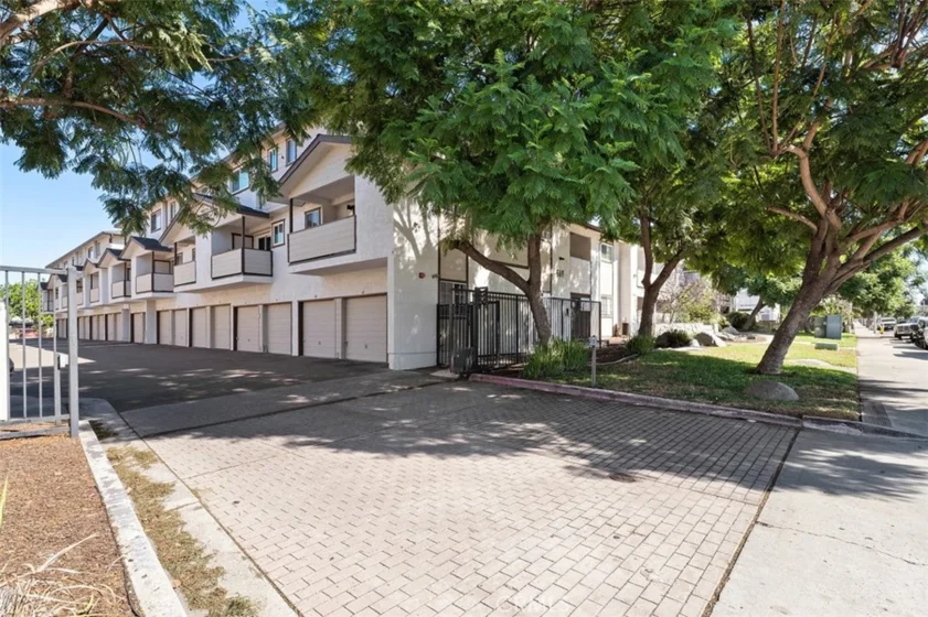 569 E Street #1 photo 1