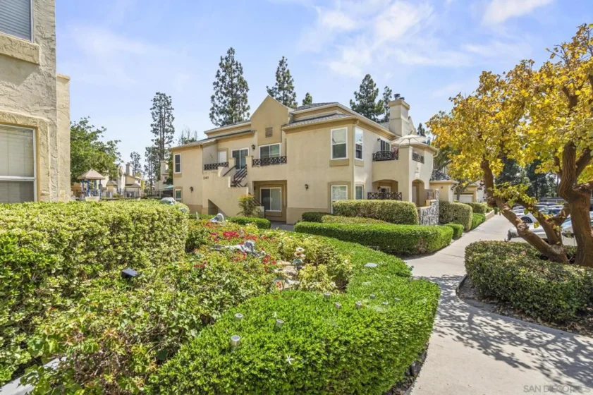 2063 Lakeridge #101 photo 34