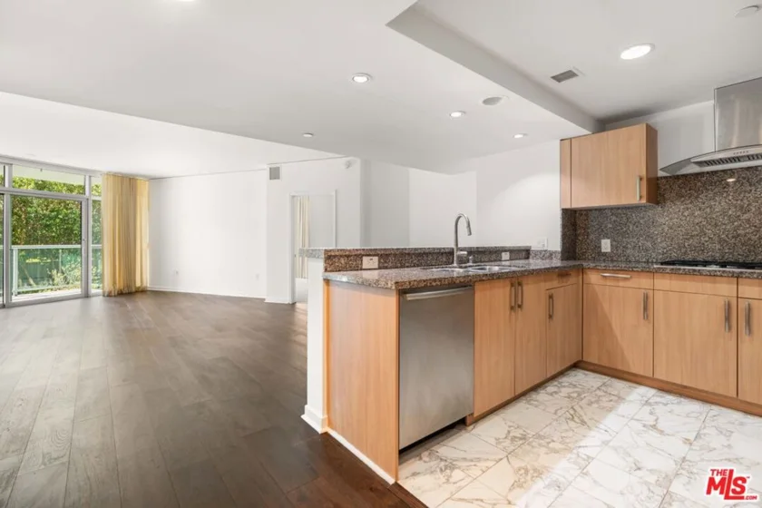 13650 Marina Pointe Drive #404 photo 6