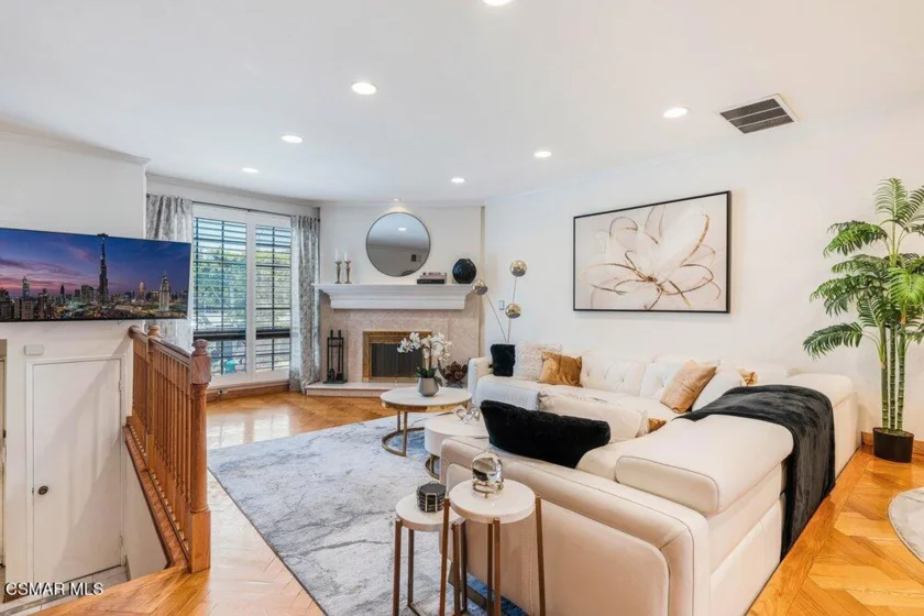 18102 Burbank Boulevard #29 photo 9