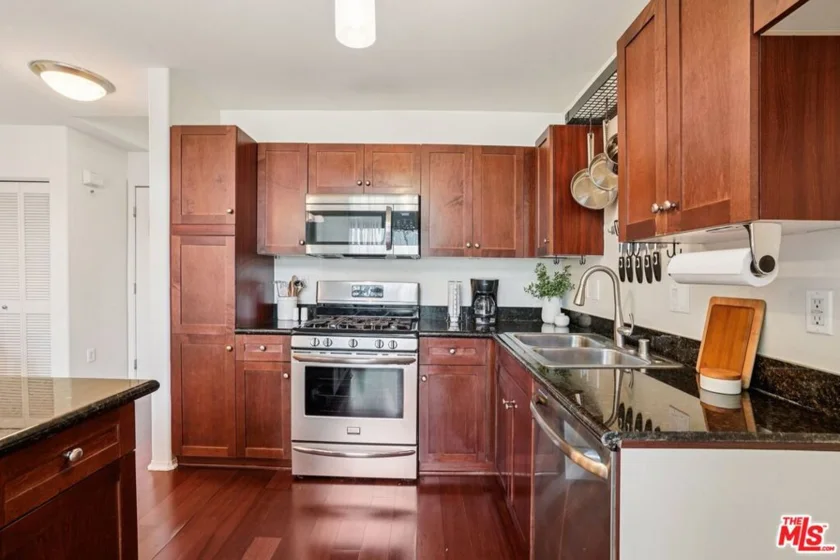 100 S Alameda Street #432 photo 50