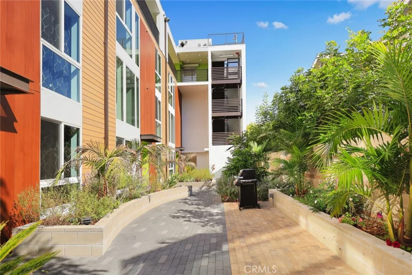 176 N Catalina Avenue #104 photo 4