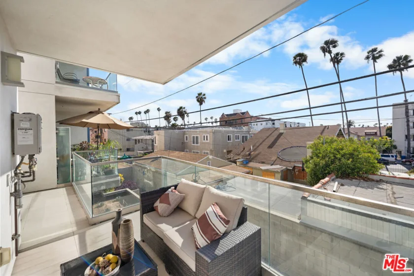 105 S Mariposa Avenue #204 photo 28